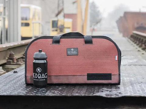 REDBAG Sports bag een retro sporttas gemaakt van brandweerslang kleur rood